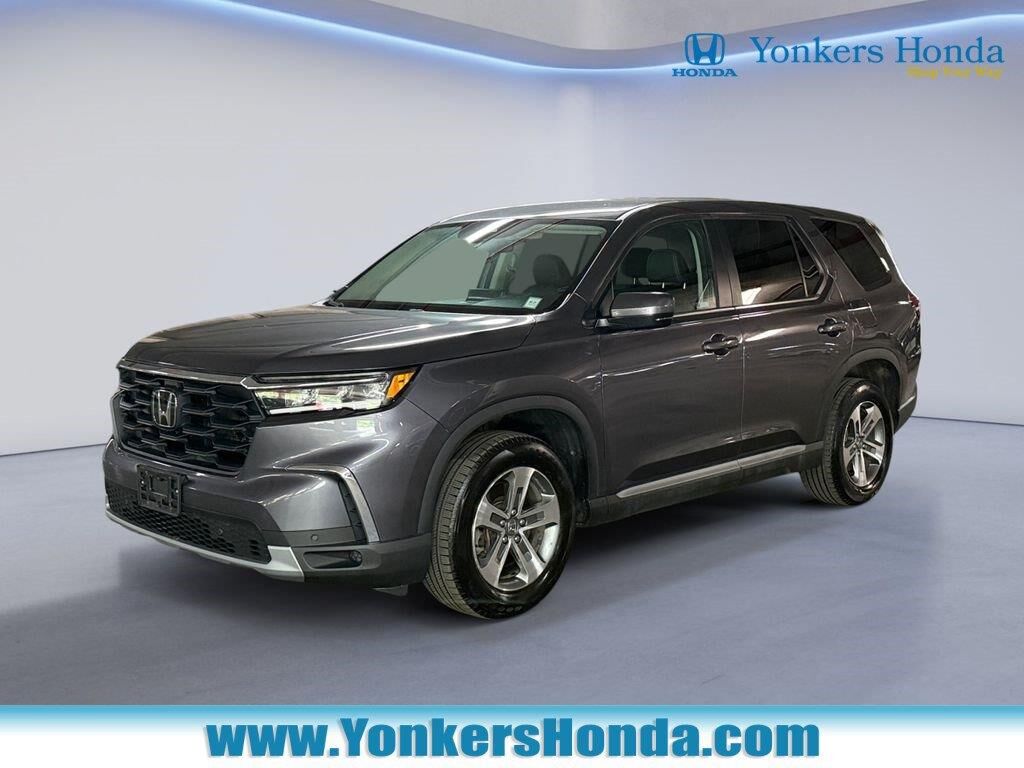 2023 Honda Pilot EX-L w/Rear Captain's Chairs — photo 1 of 13