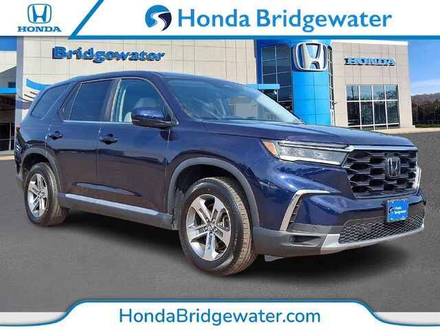 2024 Honda Pilot EX-L w/Rear Captain's Chairs
