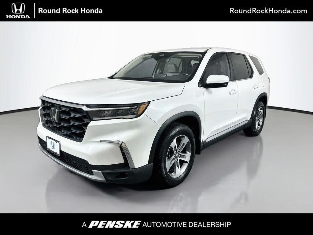 2024 Honda Pilot EX-L w/Rear Captain's Chairs — photo 1 of 2