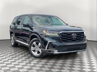 2023 Honda Pilot EX-L w/Rear Captain's Chairs