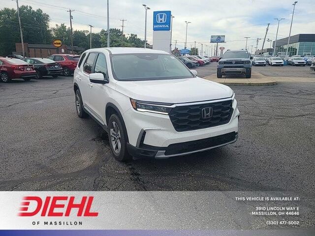 2024 Honda Pilot EX-L w/Rear Captain's Chairs