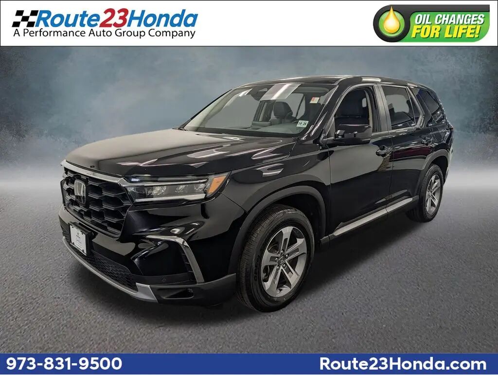 2024 Honda Pilot EX-L w/Rear Captain's Chairs — photo 1 of 25