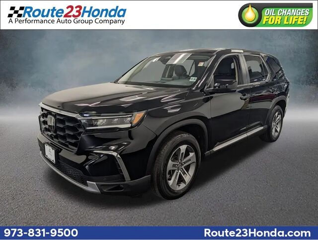 2024 Honda Pilot EX-L w/Rear Captain's Chairs