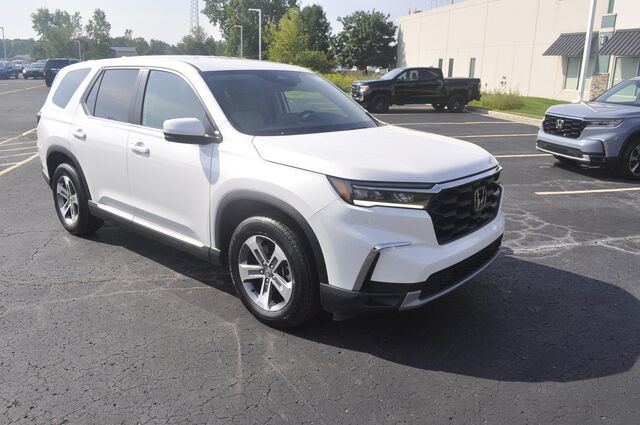 2024 Honda Pilot EX-L w/Rear Captain's Chairs