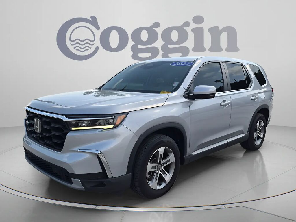 2023 Honda Pilot EX-L w/Rear Captain's Chairs — photo 1 of 13