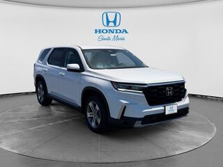 2023 Honda Pilot EX-L w/Rear Captain's Chairs