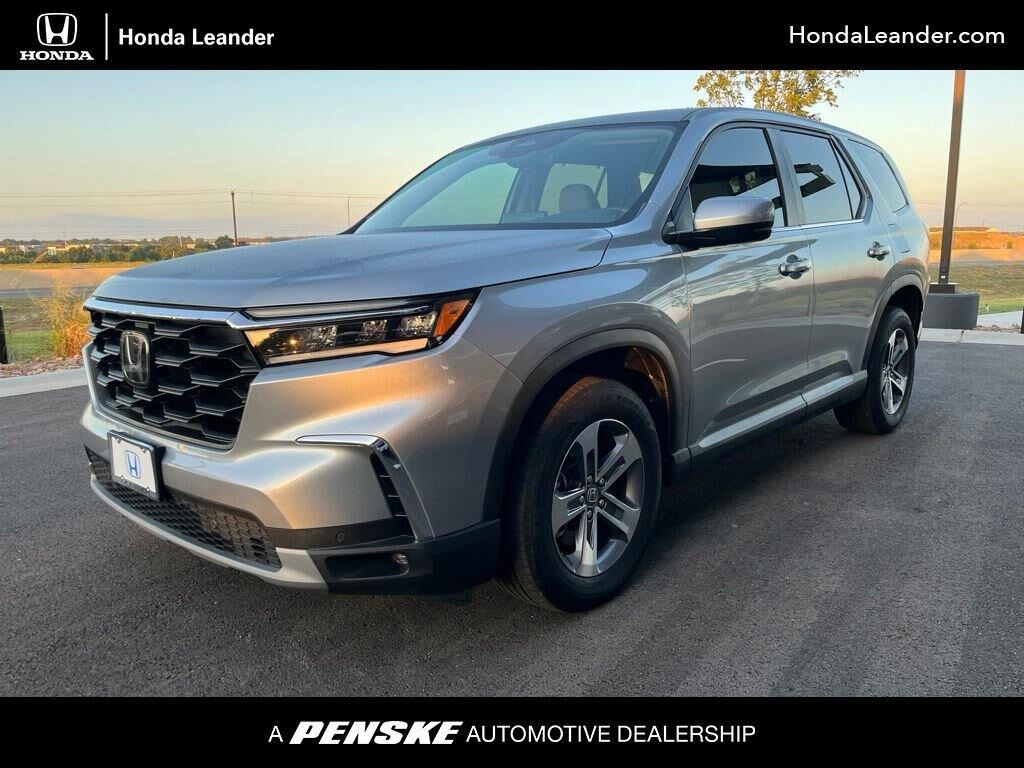 2023 Honda Pilot EX-L w/Rear Captain's Chairs — photo 1 of 13