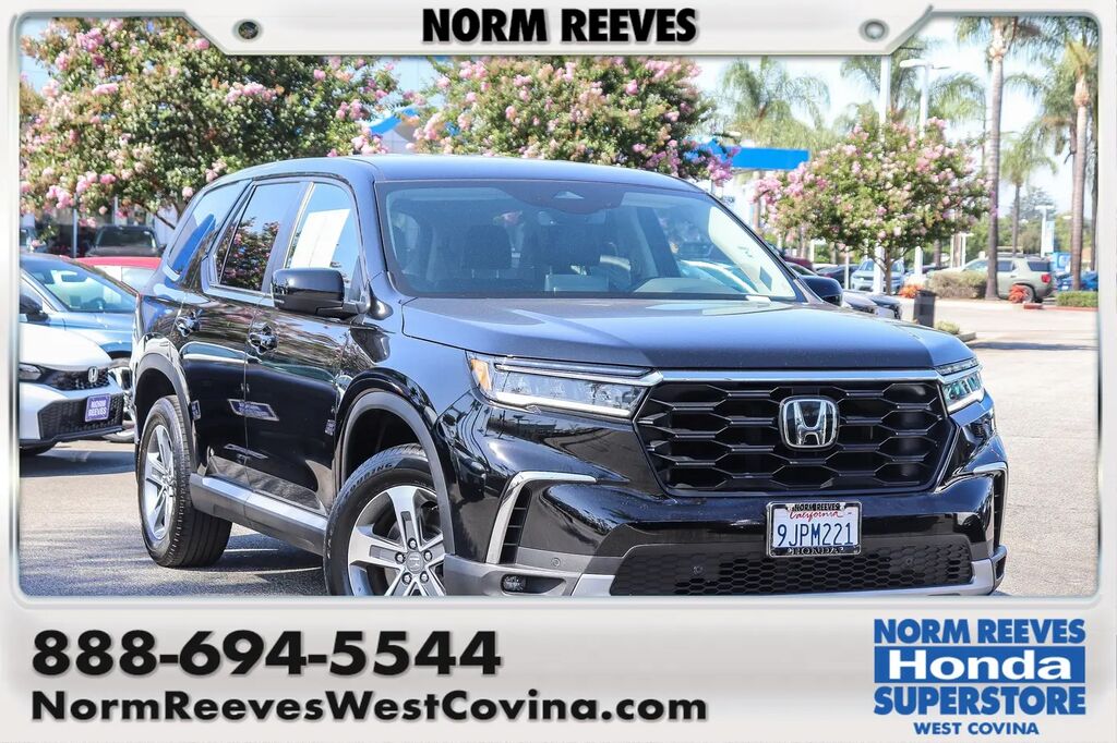 2024 Honda Pilot EX-L w/Rear Captain's Chairs — photo 1 of 11