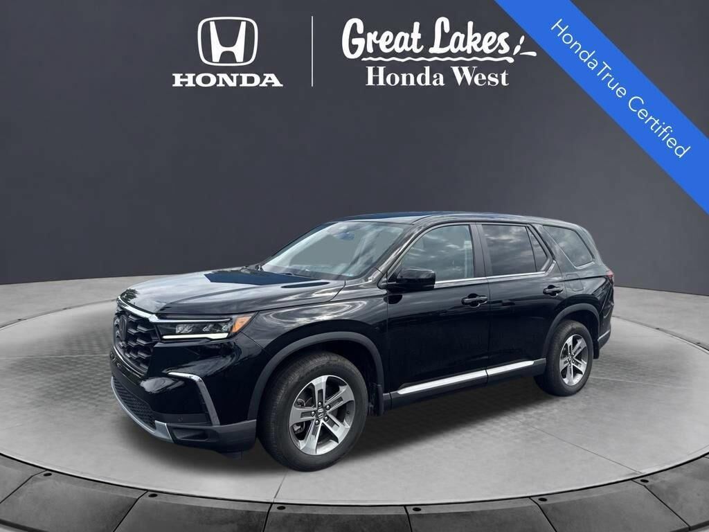 2024 Honda Pilot EX-L w/Rear Captain's Chairs — photo 1 of 2