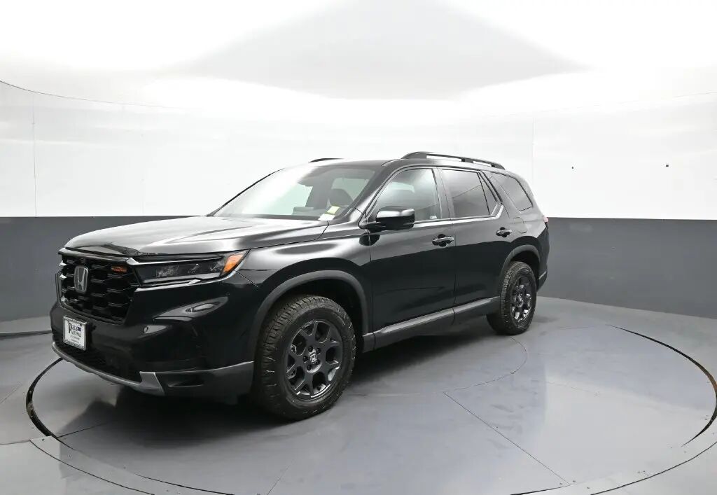 2024 Honda Pilot TrailSport — photo 1 of 13