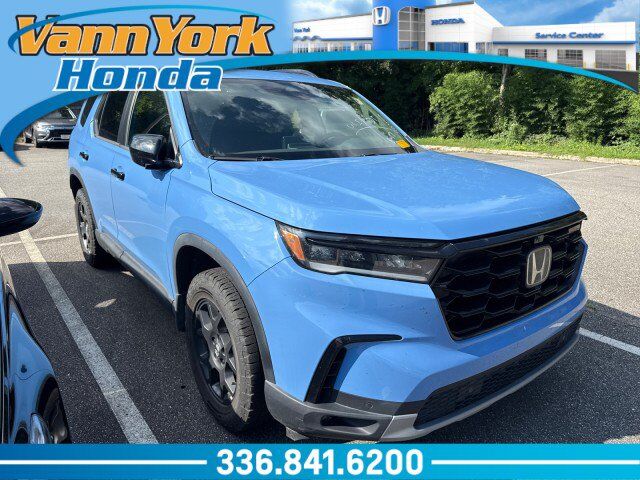 2024 Honda Pilot AWD TRAILSPORT — photo 1 of 4