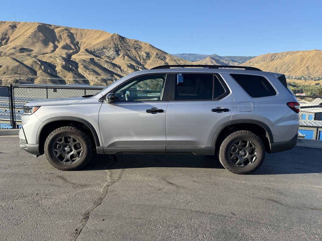 2025 Honda Pilot AWD TrailSport — photo 1 of 7