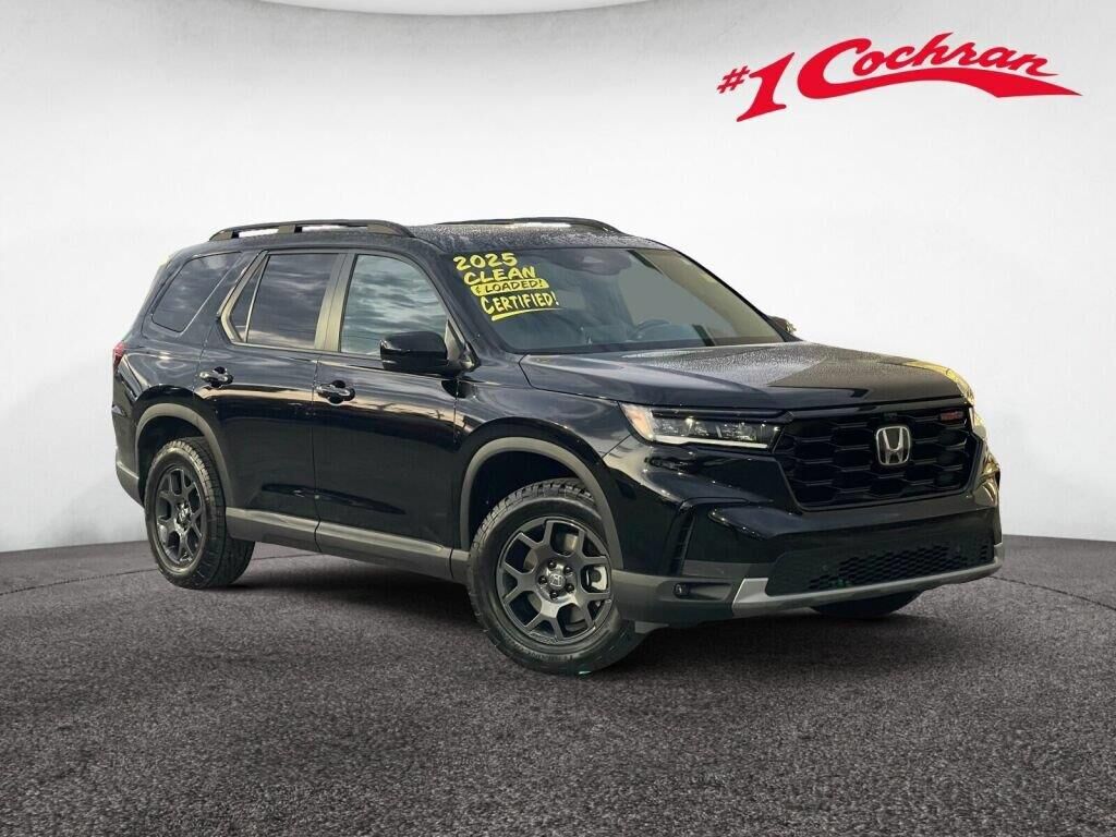 2025 Honda Pilot TrailSport — photo 1 of 13