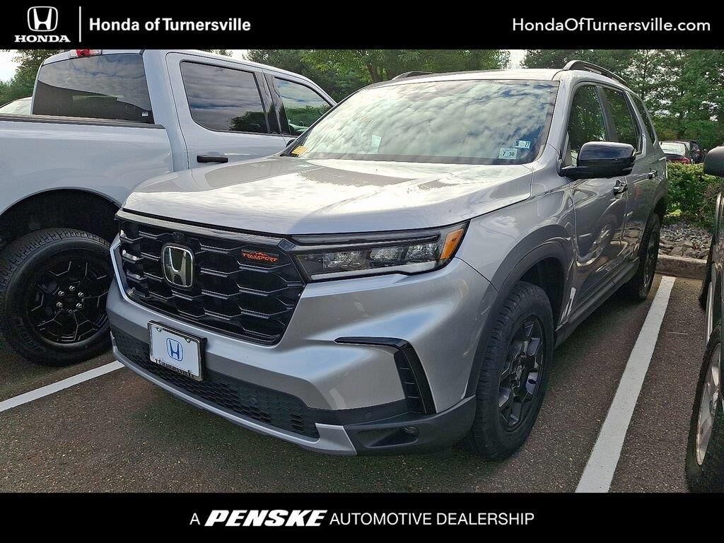 2025 Honda Pilot TrailSport — photo 1 of 4