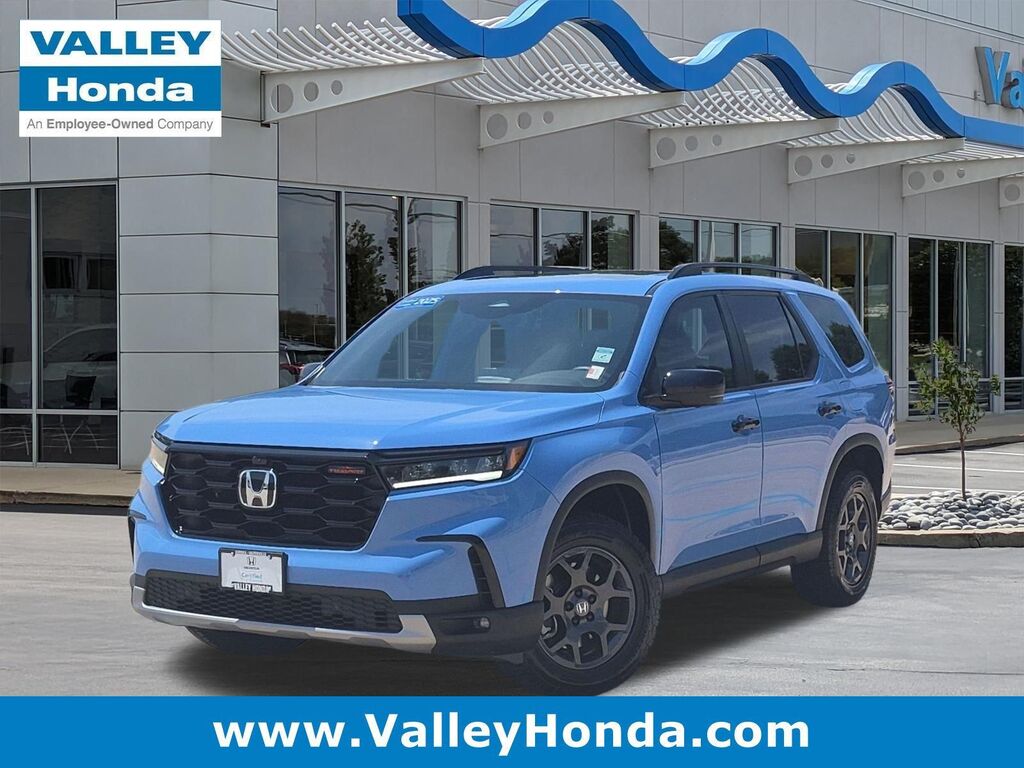 2025 Honda Pilot TrailSport — photo 1 of 13