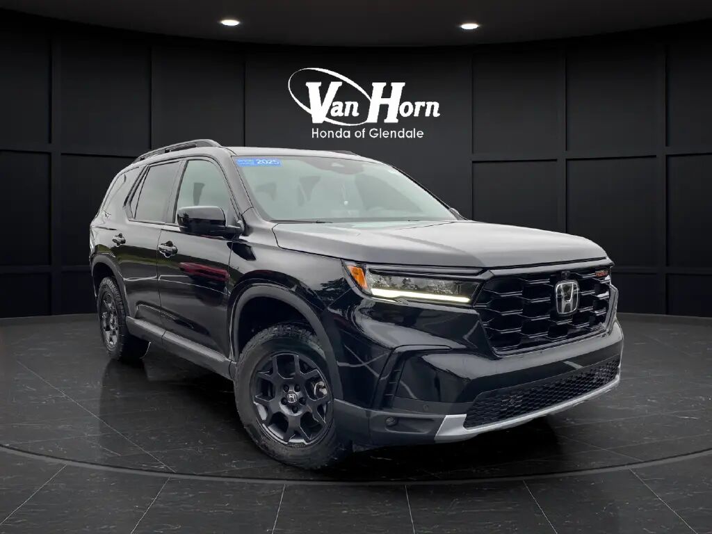 2025 Honda Pilot TrailSport — photo 1 of 13