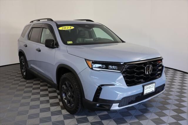 2024 Honda Pilot TrailSport — photo 1 of 13