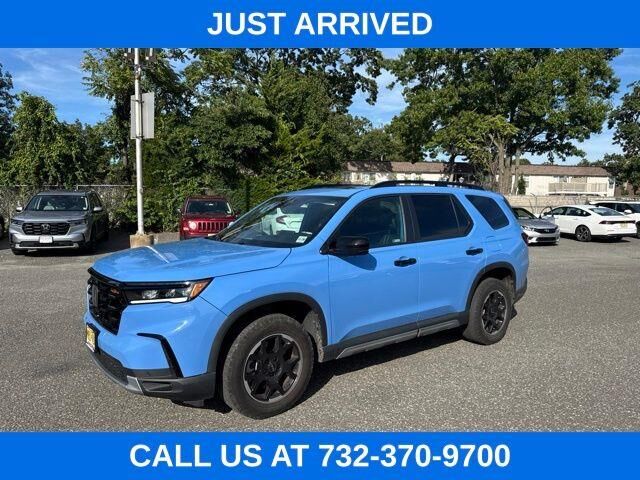 2025 Honda Pilot TrailSport — photo 1 of 13