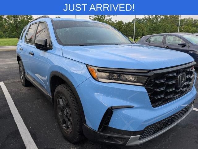 2025 Honda Pilot TrailSport — photo 1 of 15