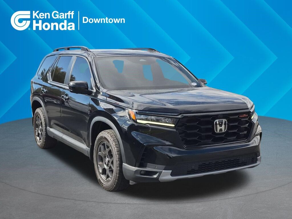 2025 Honda Pilot TrailSport — photo 1 of 1
