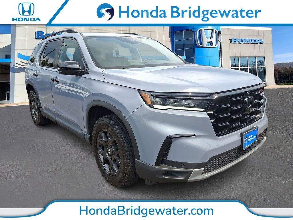 2024 Honda Pilot TrailSport — photo 1 of 13