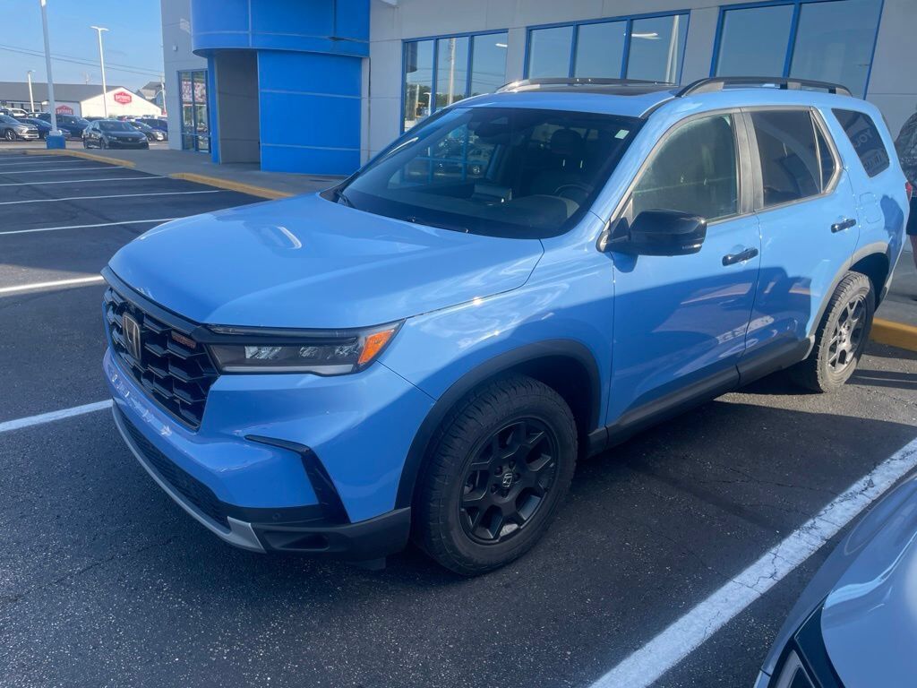 2025 Honda Pilot AWD TrailSport — photo 1 of 7