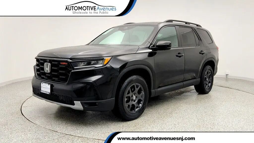 2025 Honda Pilot TrailSport — photo 1 of 13