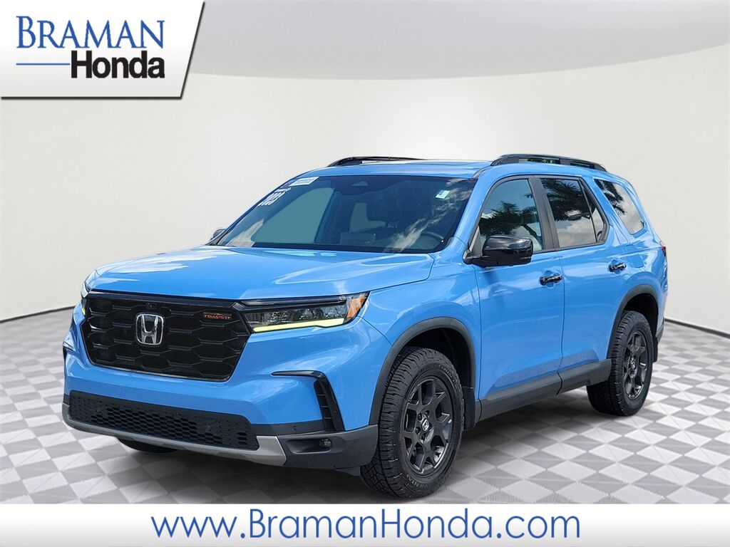 2023 Honda Pilot TrailSport — photo 1 of 13
