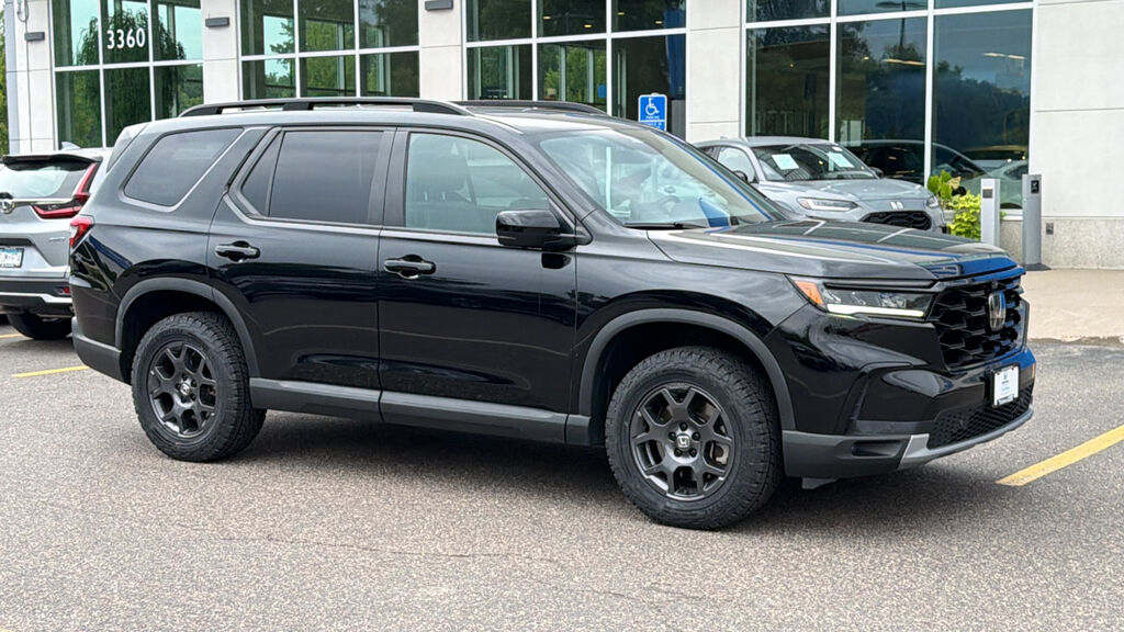 2024 Honda Pilot AWD TRAILSPORT — photo 1 of 7