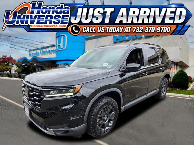 2025 Honda Pilot TrailSport — photo 1 of 13
