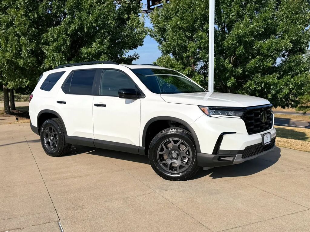 2025 Honda Pilot TrailSport — photo 1 of 13