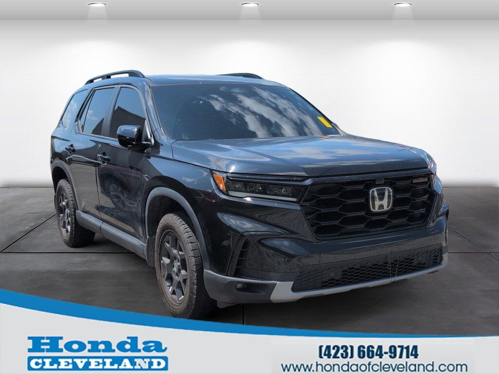 2025 Honda Pilot TrailSport — photo 1 of 17
