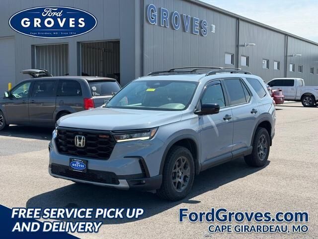 2025 Honda Pilot TrailSport — photo 1 of 13