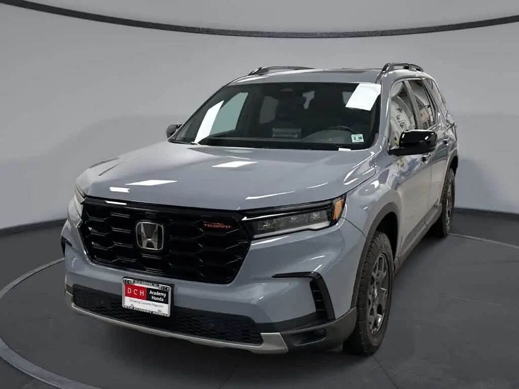 2025 Honda Pilot TrailSport — photo 1 of 13