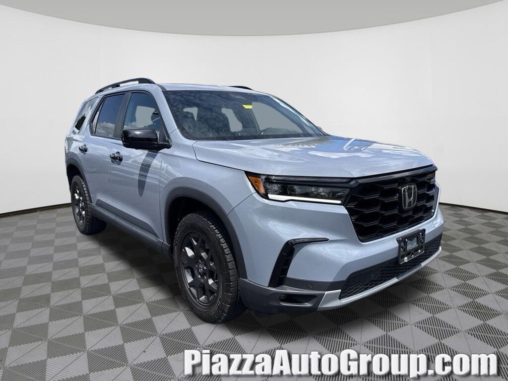 2025 Honda Pilot AWD TrailSport — photo 1 of 7