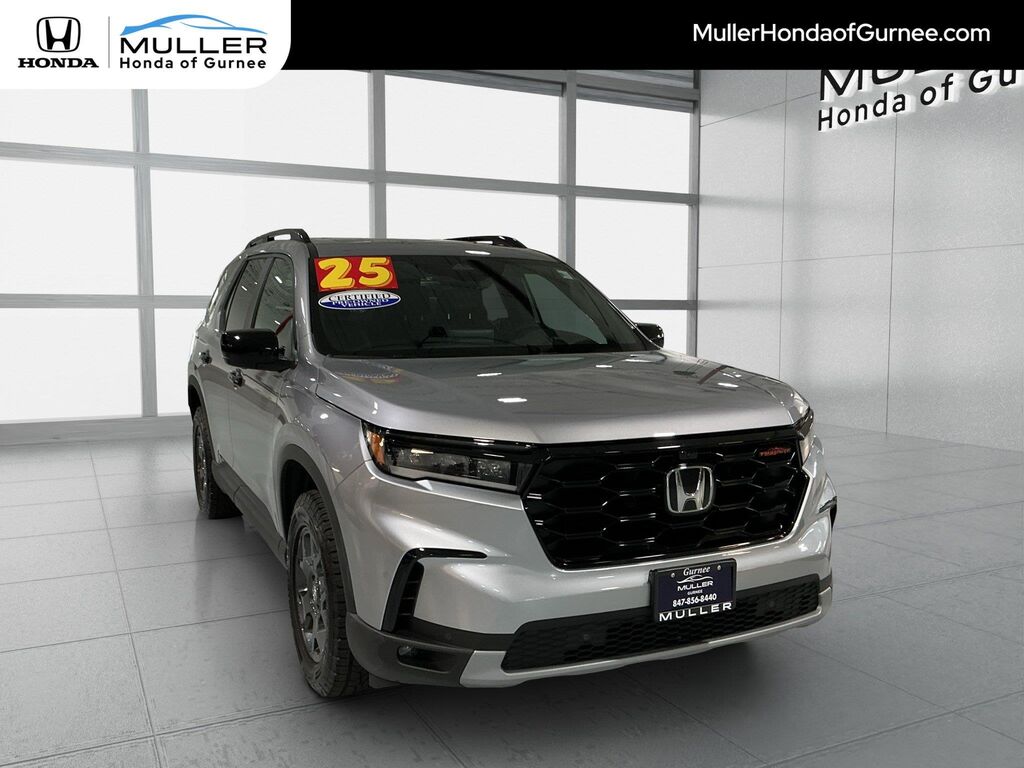 2025 Honda Pilot TrailSport — photo 1 of 7