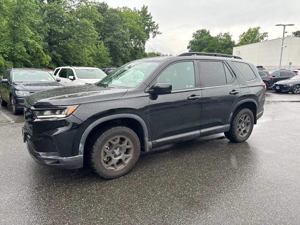 2023 Honda Pilot TrailSport — photo 1 of 7