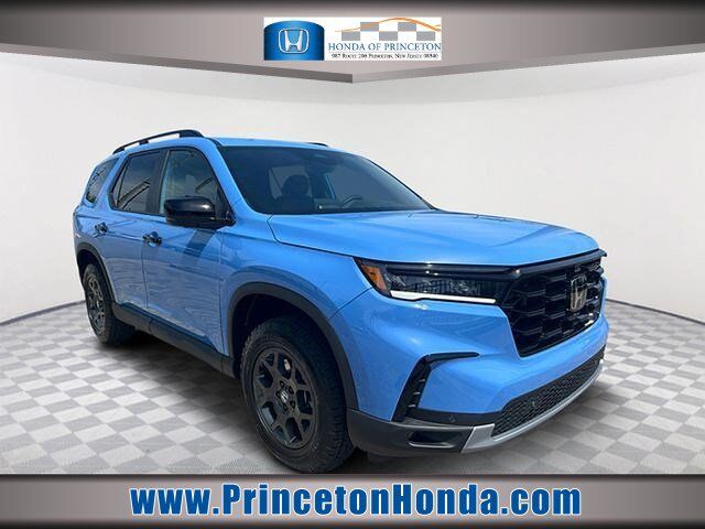 2025 Honda Pilot AWD TrailSport — photo 1 of 7