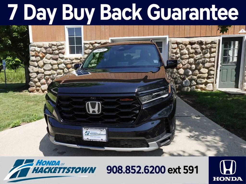 2025 Honda Pilot TrailSport — photo 1 of 13