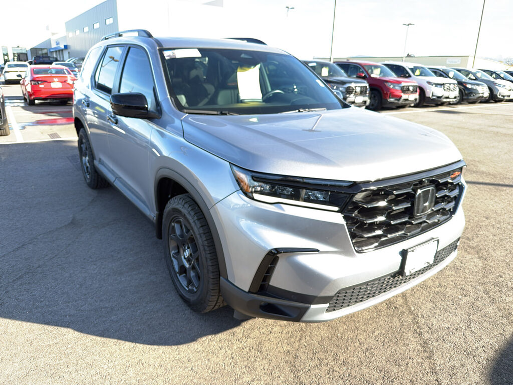 2025 Honda Pilot AWD TrailSport — photo 1 of 7
