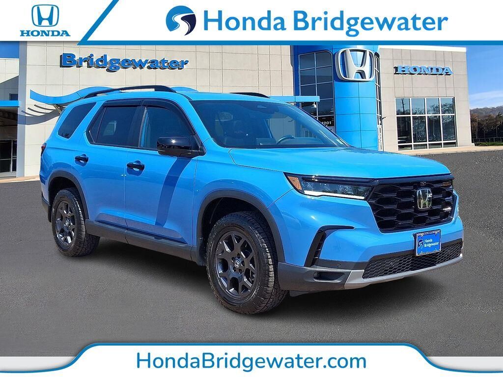 2025 Honda Pilot TrailSport — photo 1 of 13