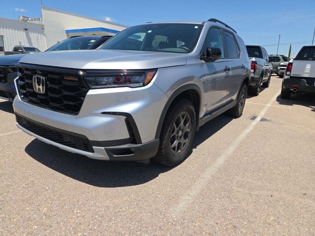 2025 Honda Pilot TrailSport — photo 1 of 39