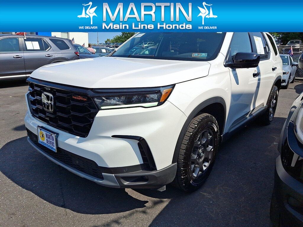 2025 Honda Pilot TrailSport — photo 1 of 13
