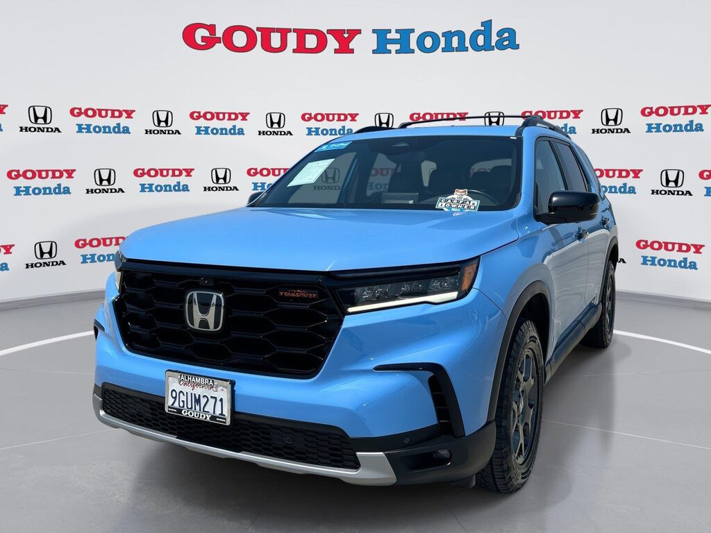 2023 Honda Pilot TrailSport — photo 1 of 13