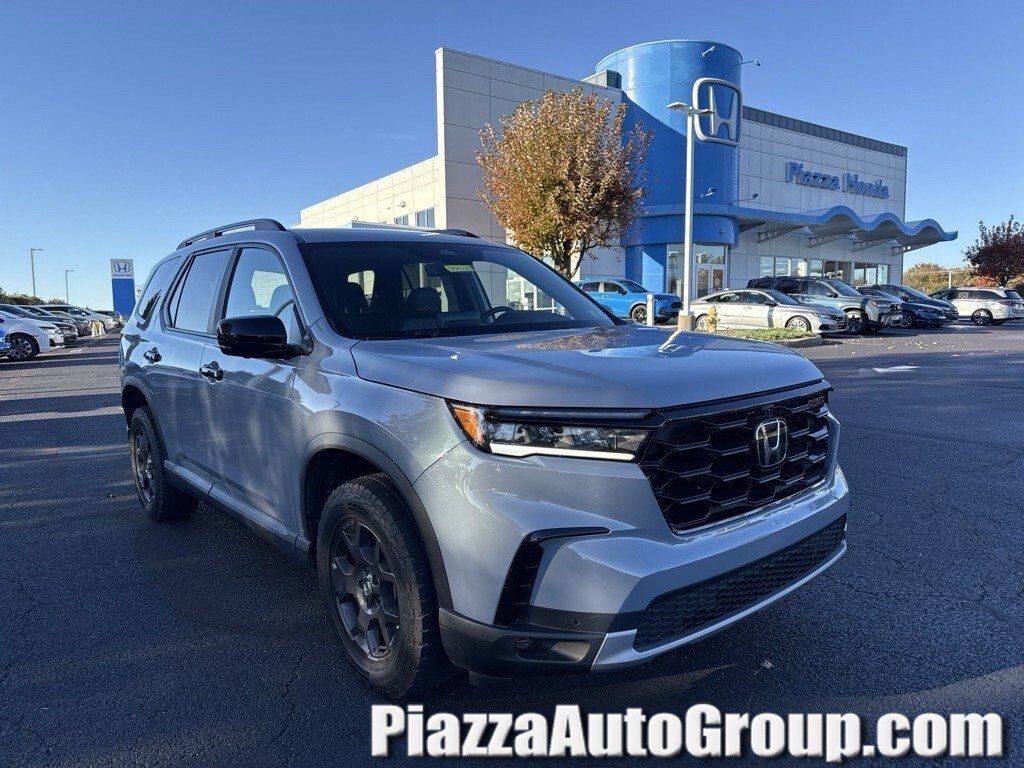 2024 Honda Pilot AWD TRAILSPORT — photo 1 of 7