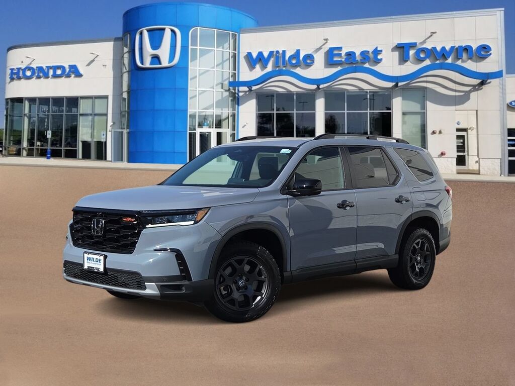 2025 Honda Pilot AWD TrailSport — photo 1 of 7