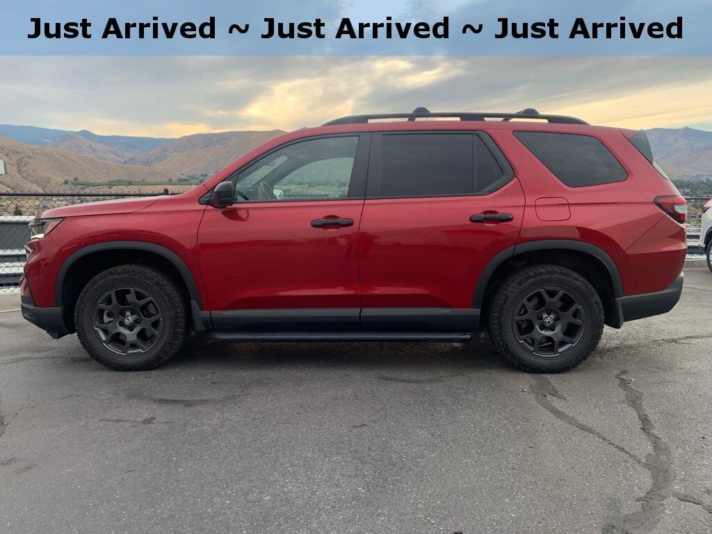 2023 Honda Pilot AWD TRAILSPORT — photo 1 of 2