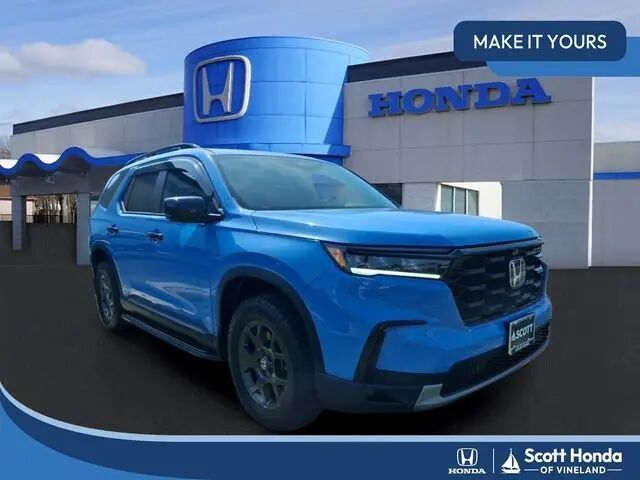 2025 Honda Pilot TrailSport — photo 1 of 13