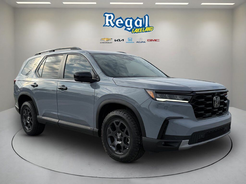 2025 Honda Pilot AWD TrailSport — photo 1 of 7