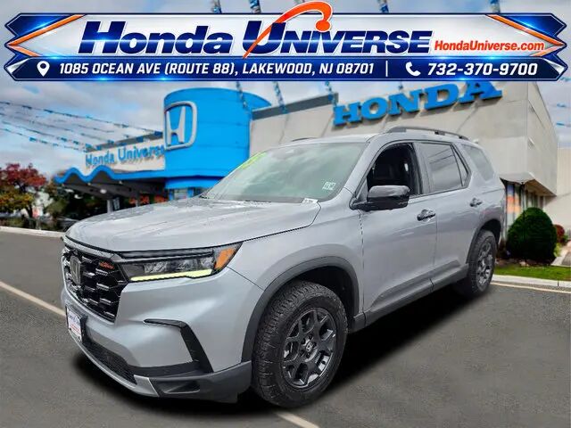 2025 Honda Pilot TrailSport — photo 1 of 13